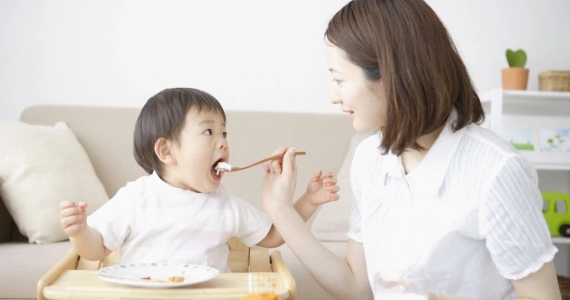 Bé 1 tuổi ăn yến hũ được không? Lợi ích của yến hũ đối với bé